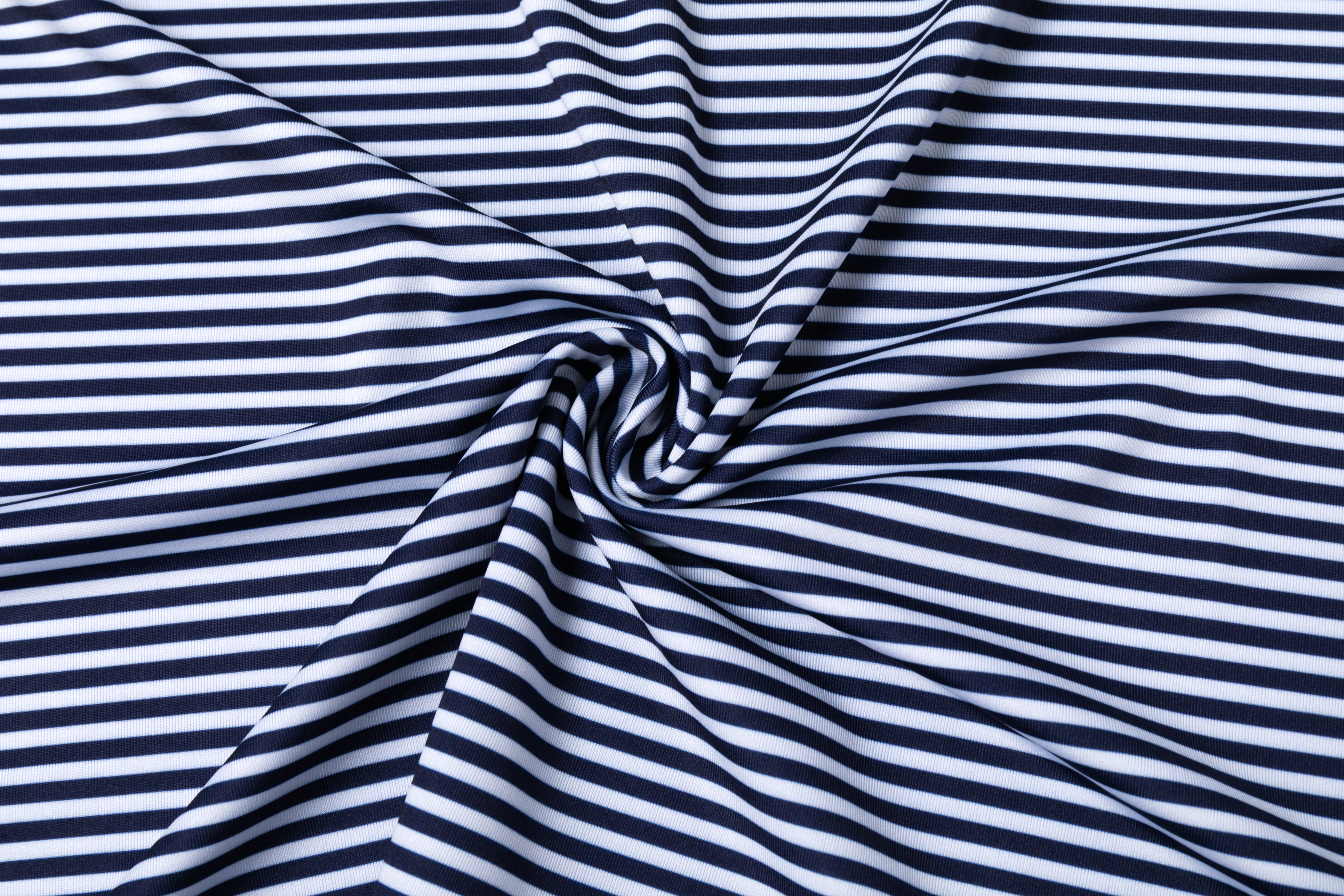 Stripe Show – Men’s Navy & White Striped Golf Polo